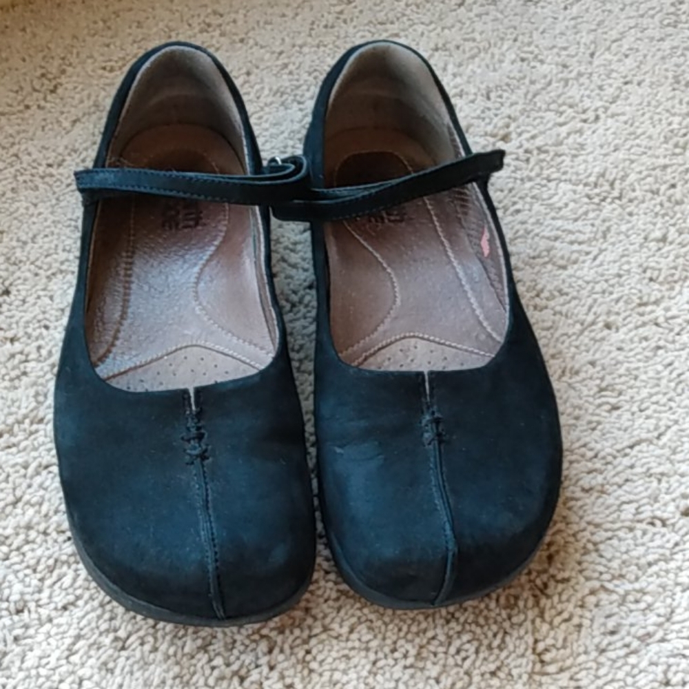 Earth shoes